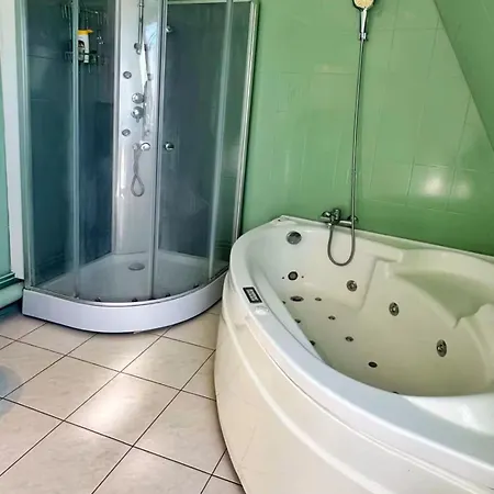 Duplex With Jacuzzi And Parking Close To アパート