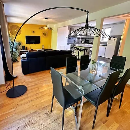Duplex With Jacuzzi And Parking Close To Appartamento