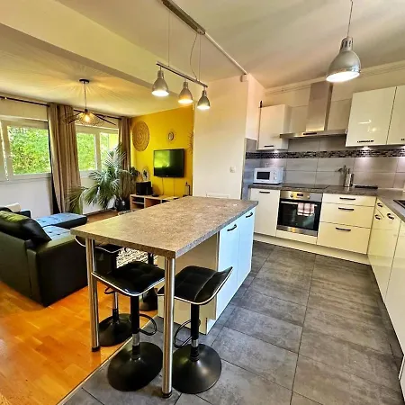 Duplex With Jacuzzi And Parking Close To *