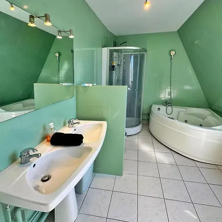 Duplex With Jacuzzi And Parking Close To Appartamento Lognes
